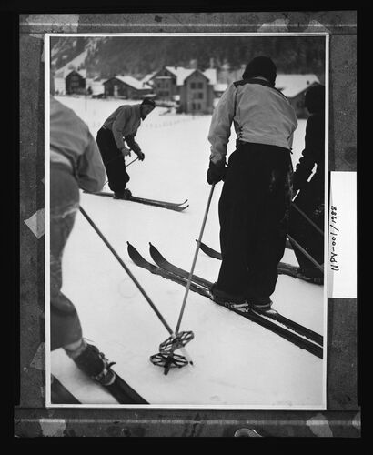 NP_NP04D4_1936_002D: Harper's Bazaar