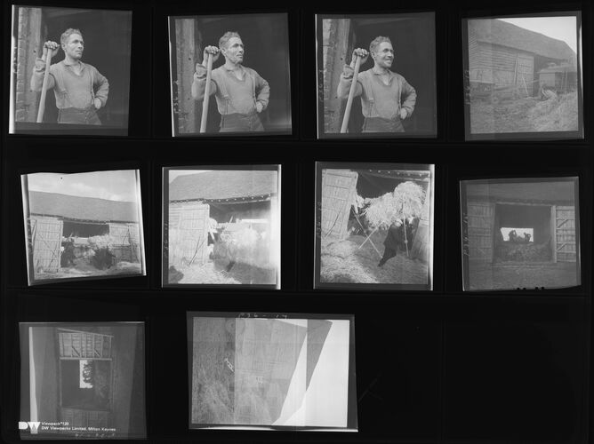 NP_NP04D4_1942_004: 1942 Vogue