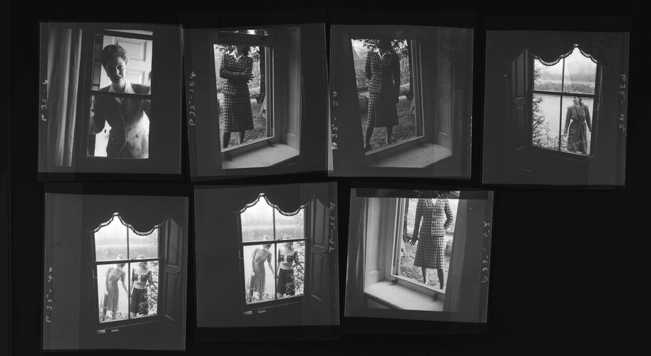 NP_NP04D4_1942_005B: 1942 Vogue