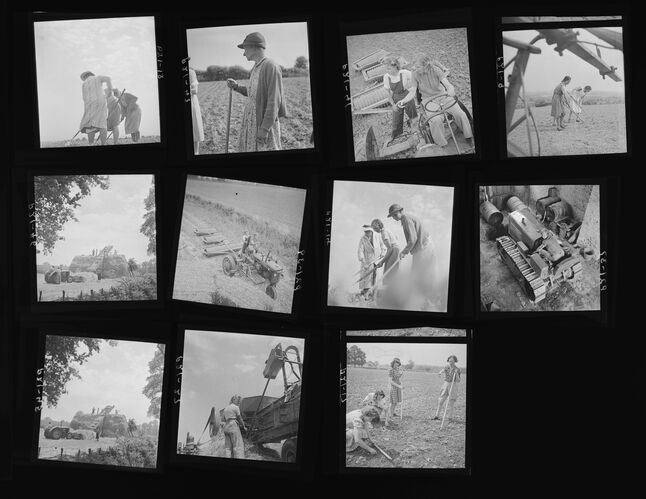 NP_NP04D4_1942_007B: 1942 Vogue