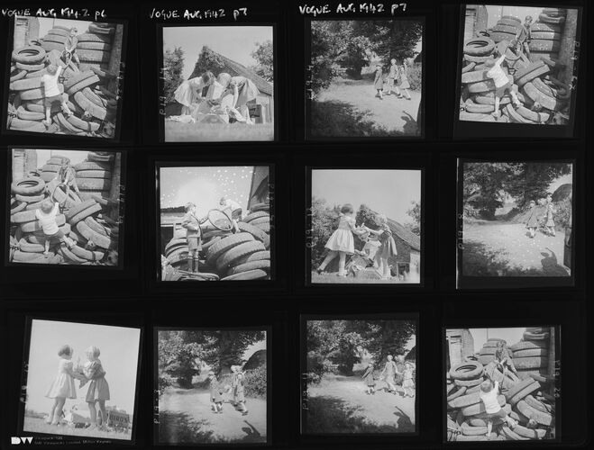 NP_NP04D4_1942_024A: Children