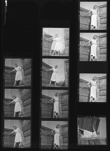 NP_NP04D4_1943_010: Dorville Advertising