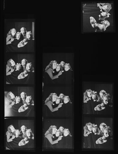 NP_NP04D4_1943_023: Vogue 1943