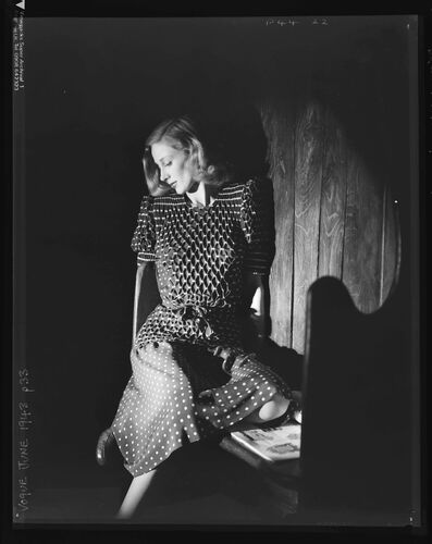 NP_NP04D4_1943_043: Smocked Spots