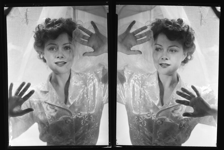 NP_NP04D4_1944_005: Vogue Victory Issue