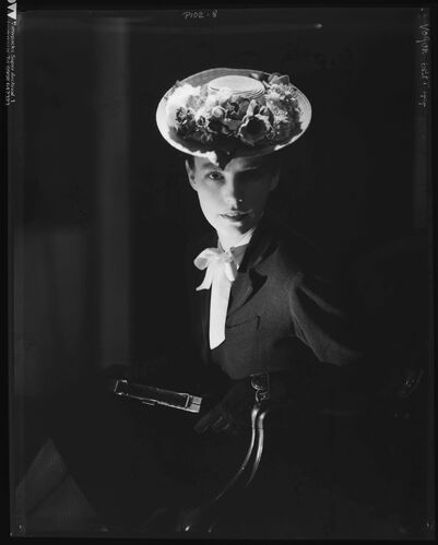 NP_NP04D4_1944_043: Vogue September 1944