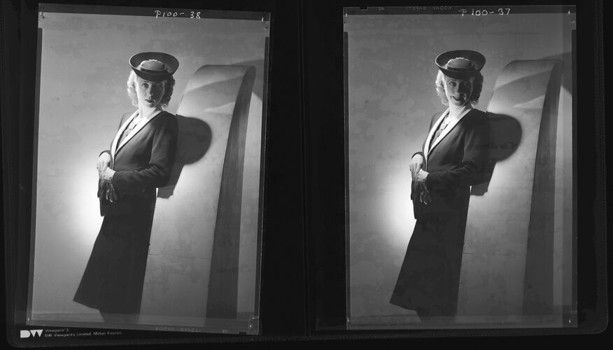 NP_NP04D4_1944_045: Vogue 1944