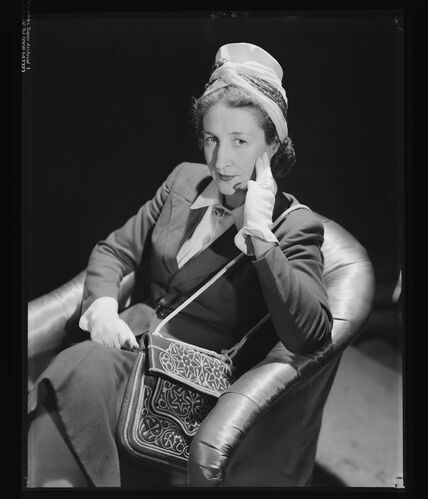 NP_NP04D4_1944_049: Wardrobe Planning