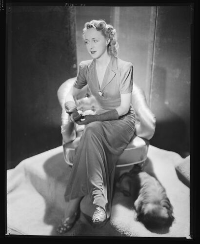 NP_NP04D4_1944_051: Wardrobe Planning