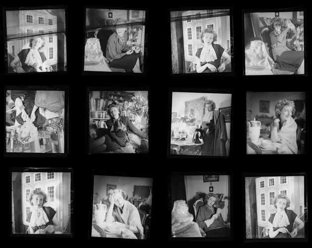 NP_NP04D4_1944_061A: Vogue 1944