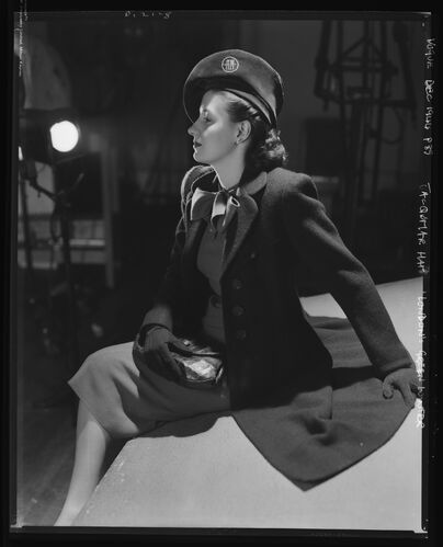 NP_NP04D4_1944_069: London's Green Winter - Jacqumar Hat