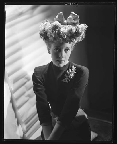 NP_NP04D4_1944_076B: Hats