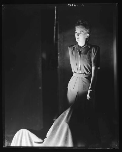 NP_NP04D4_1944_089: Vogue Choice