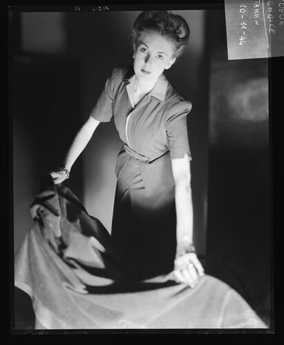 NP_NP04D4_1944_090: Vogue Choice