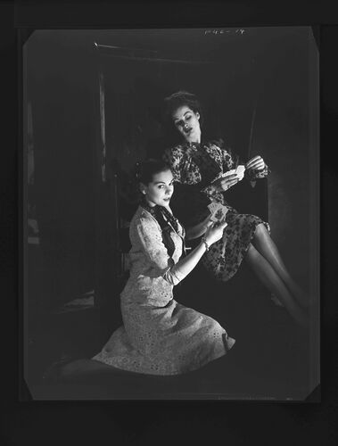 NP_NP05E1_1945_016_D: ’Perennial Prints’