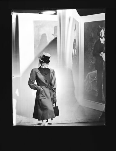 NP_NP05E1_1945_023_B: Lights of London