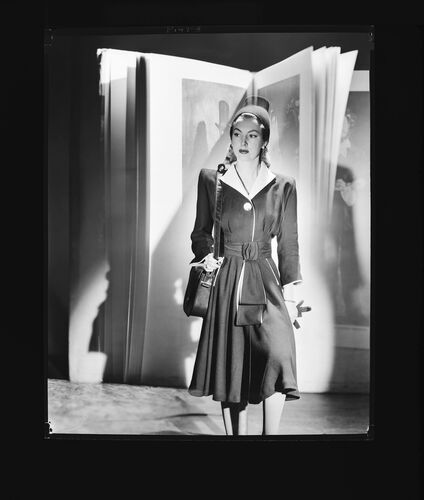 NP_NP05E1_1945_023_C: Lights of London