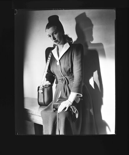 NP_NP05E1_1945_023_E: Couture