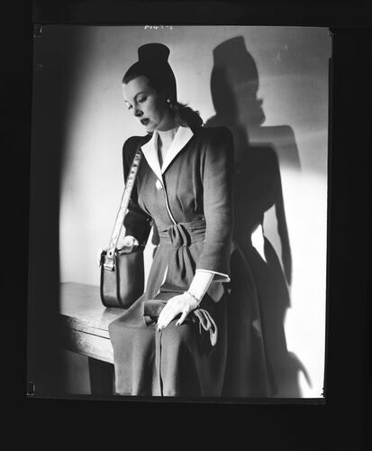 NP_NP05E1_1945_023_F: Couture