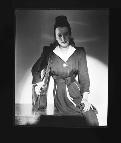 NP_NP05E1_1945_023_G: Couture