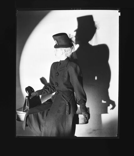 NP_NP05E1_1945_023_I: Hats of London