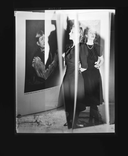 NP_NP05E1_1945_024_B: Lights of London