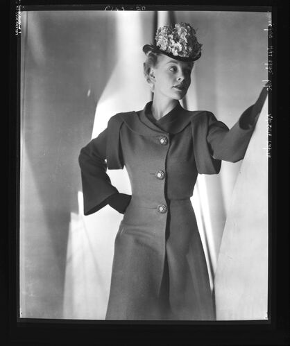 NP_NP05E1_1945_046: Actresses, Vogue May 1945