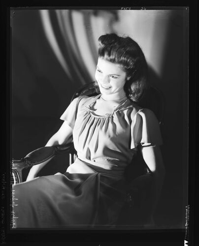 NP_NP05E1_1945_057: Teenage, Vogue August 1945