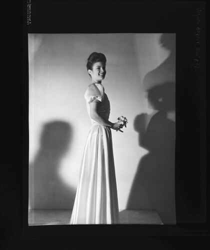 NP_NP05E1_1945_059: Teenage, Vogue August 1945