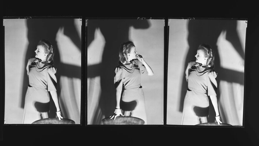 NP_NP05E1_1945_062_B: Vogue August 1945