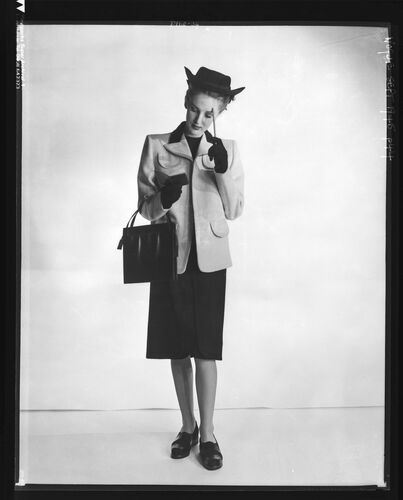 NP_NP05E1_1945_065: Vogue Septmebr 1945