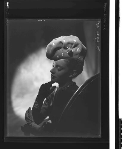 NP_NP05E1_1945_069: Heraldic Hats