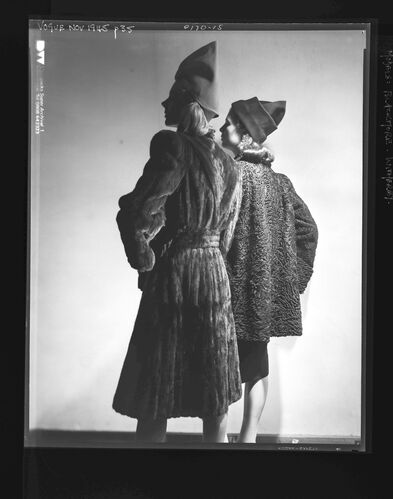 NP_NP05E1_1945_075_A: Vogue November 1945