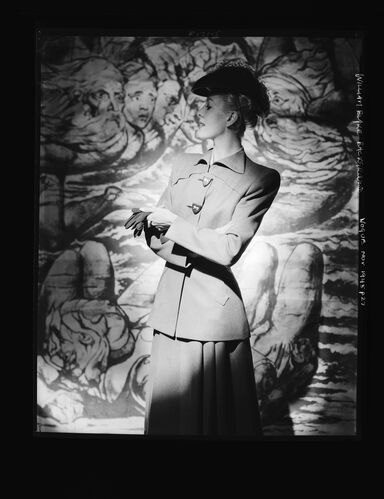 NP_NP05E1_1945_076: The London Collections