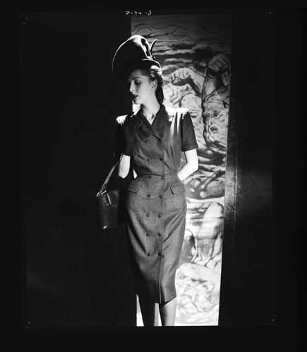 NP_NP05E1_1945_078_B: The London Collections