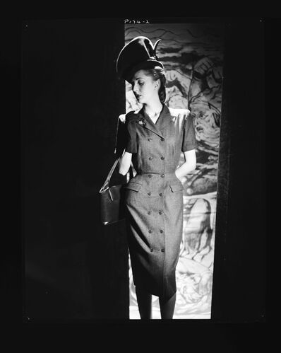 NP_NP05E1_1945_078_G: The London Collections