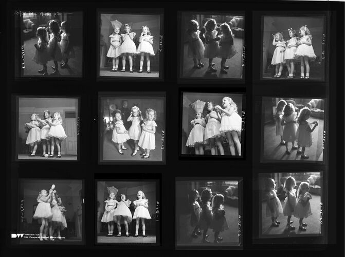 NP_NP05E1_1945_080: Vogue December 1945