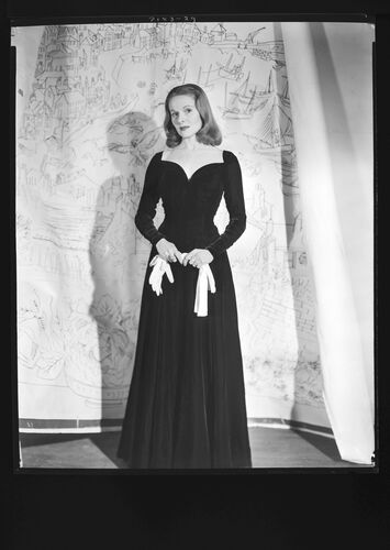 NP_NP05E1_1946_009B: London Collections