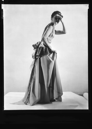 NP_NP05E1_1946_010: Bouffant or Sleek