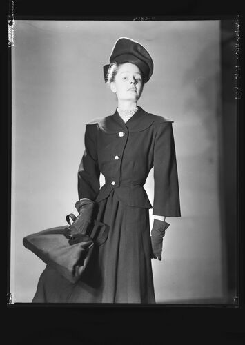 NP_NP05E1_1946_013: Vogue April 1946