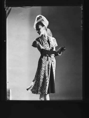 NP_NP05E1_1946_017: Vogue June 1946