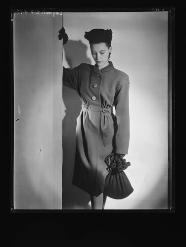 NP_NP05E1_1946_018A: Vogue August 1946