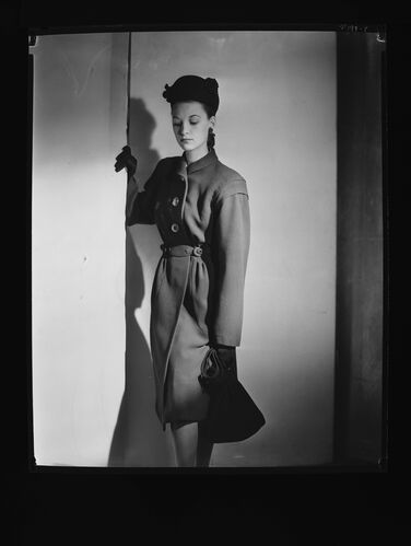 NP_NP05E1_1946_018B: Vogue August 1946