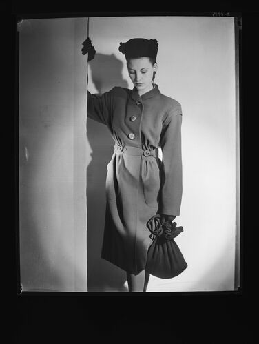 NP_NP05E1_1946_018C: Vogue August 1946