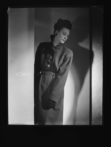 NP_NP05E1_1946_018F: Vogue August 1946