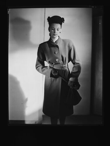 NP_NP05E1_1946_018H: Vogue August 1946