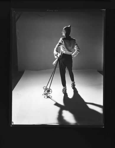 NP_NP05E1_1946_032B: Ski-ing, Vogue Nov 1946