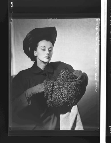 NP_NP05E1_1946_034: Vogue Nov 1946