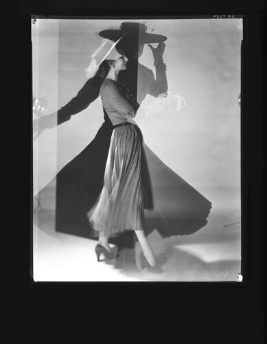 NP_NP05E1_1947_007C: Vogue March 1947