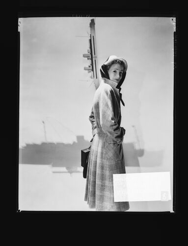 NP_NP05E1_1947_008B: Vogue May 1947, Wenda's fisrt shoot